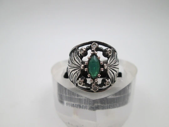 Women's openwork ring. Sterling silver. Green gem and plants motifs. Europe. 1980's