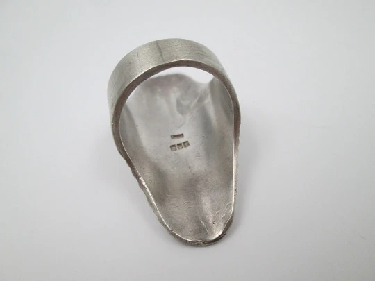Women's shuttle ring with ribbed motifs. 925 sterling silver. Spain. 1980's