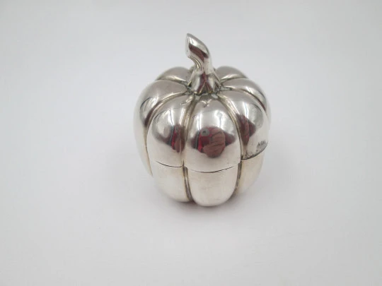 Women's table box. Apple shape. 925 sterling silver. Press top lid. Mexico. 1970's