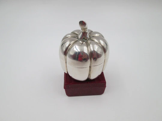 Women's table box. Apple shape. 925 sterling silver. Press top lid. Mexico. 1970's