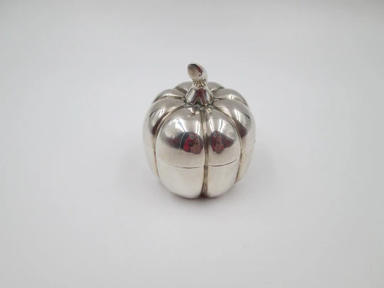 Women's table box. Apple shape. 925 sterling silver. Press top lid. Mexico. 1970's