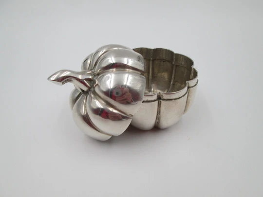 Women's table box. Apple shape. 925 sterling silver. Press top lid. Mexico. 1970's