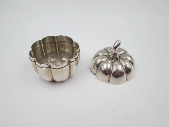 Women's table box. Apple shape. 925 sterling silver. Press top lid. Mexico. 1970's