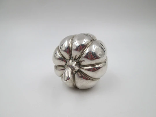 Women's table box. Apple shape. 925 sterling silver. Press top lid. Mexico. 1970's