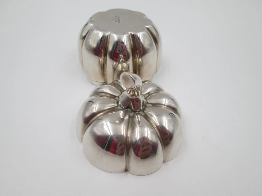 Women's table box. Apple shape. 925 sterling silver. Press top lid. Mexico. 1970's