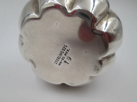 Women's table box. Apple shape. 925 sterling silver. Press top lid. Mexico. 1970's